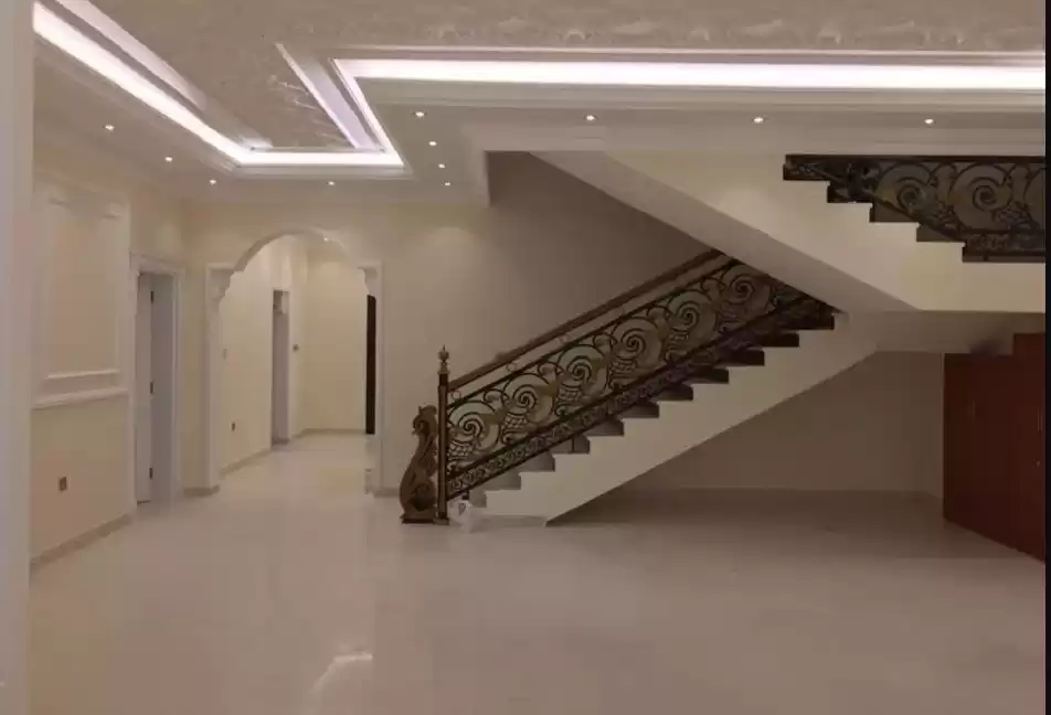Résidentiel Propriété prête 7+ chambres U / f Villa autonome  à vendre au Al-Sadd , Doha #11741 - 1  image 